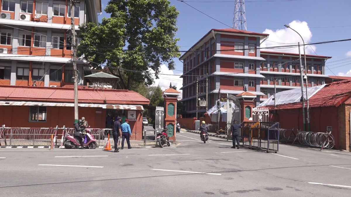 विरोधपछि परिचयपत्रबाटै कानुन व्यवसायीलाई सिंहदरबारमा प्रवेश